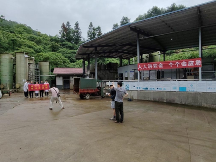 环保教育在行动——学生参观勃发环保垃圾渗滤液项目现场学习全量化技术
